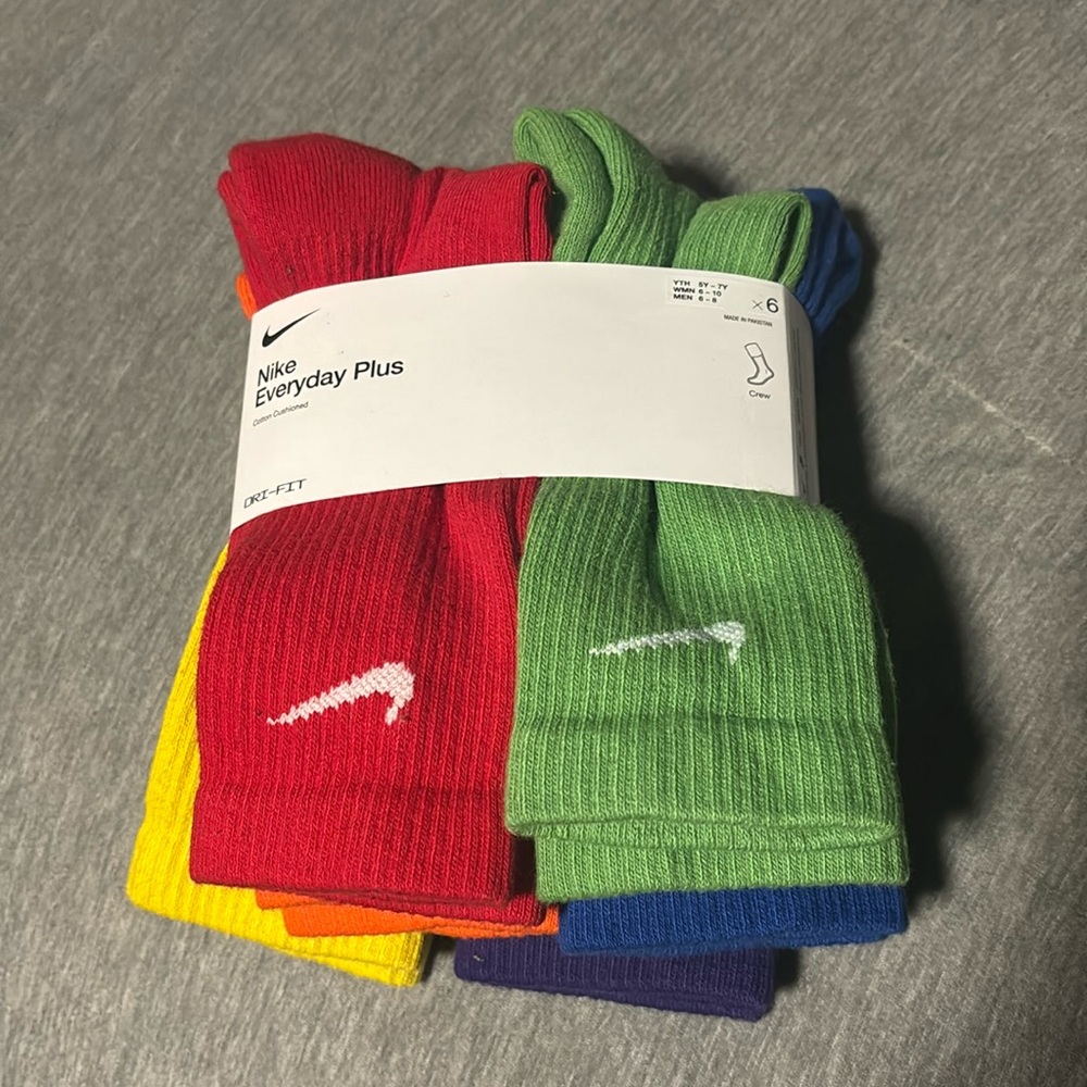 BNWT Nike Everyday Plus Socks